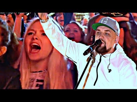 БАСТА Взорвал стадион! Песня Выпускной - Медлячок!