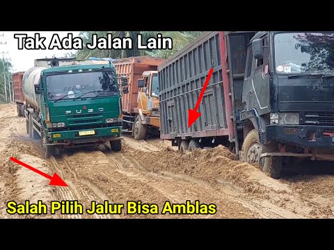 Tak Ada Pilihan Selain Masuk Ke Jalan  Amblas