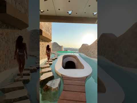Um quarto dos sonhos na Grécia. Quem aí sonha em visitar esse país? #resorts #shortsbrasil #viajar