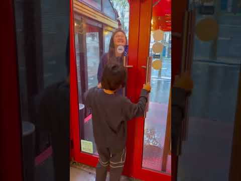 3 manières d'attirer les clients ! #humour #food #noodles #chineserestaurant #asianfood #ravioli