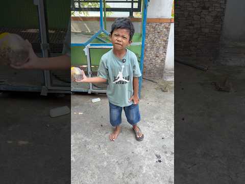 juna marah sandalnya hilang padahal ada di belakang