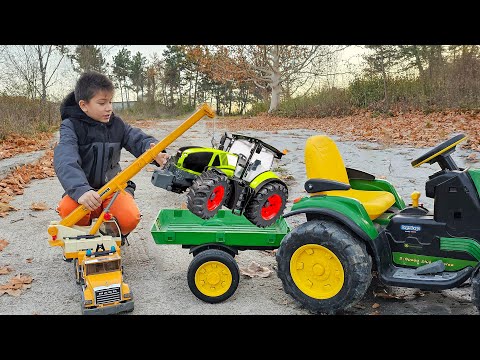 Tractors mud Adventures \ Darius learns road signs funny moments - Kidscoco Club