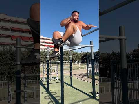 Gros mais agile avec @YohanBn #streetworkout #calisthenics #freestyle #360