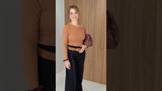 Vídeo adicional 6 do item Blusa Janaina - Caqui - Canelada, Moderna e com Decote Assimétrico de M/L
