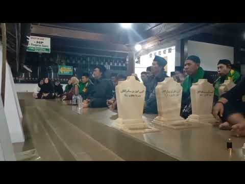 50 LEBIH MAKAM WALI ALLAH KANJENG ROMO DAN SANTRI BERZIARAH