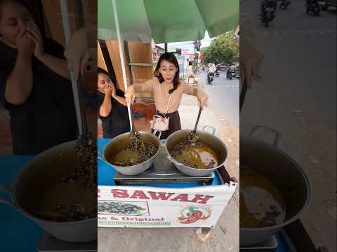 Tutut sawah , jajanan langka kalau di Jakarta , katanya ambilnya di sawah.