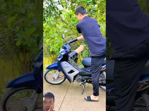 Motorcycles are designed for disabled people with both hands to drive very well. #shorts #useful