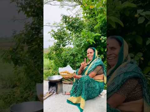 आजीच्या परंपरिक पद्धतीने बनवा कुरकुरीत घोसाळ्याची भजी | #आपलीआजी #recipes #गावरान #गांव #shorts