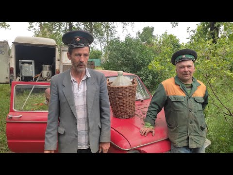 Купили дом а там запорожец как новый