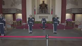 國父紀念館首班衛兵站崗