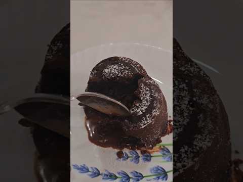 20 രൂപ ഉണ്ടോ 😲😲😲 choco lavaa cake #shorts