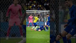 Vini Jr. não joga NADA no Brasil? Entenda o motivo!