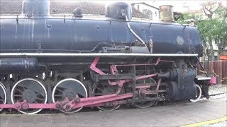 Locomotiva Skoda Santa Fe  2-10-2 em exposição em Mariana, MG.