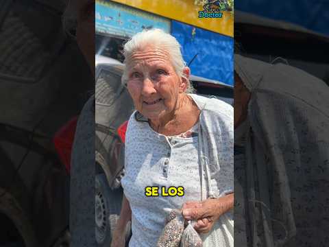 Ayudando a abuelita🥹 #ayuda #altruísmo #emprendedores #elsalvador #bendiciones #sivardoctor