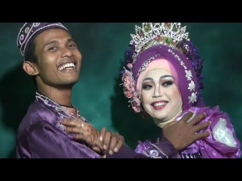 Kebahagian Pengantin di Sesion Busana Pertama