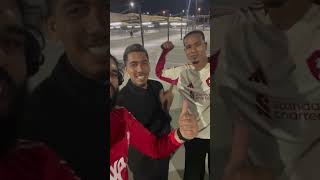 Look at Bobby Firmino’s bright smile as he met the Alisson & Van Dijk lookalikes 😄❤️An absolute