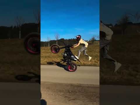 SuperMoto🔥#SuperMoto #ktm #husqvarna #wheelie #stunting #dirtbike