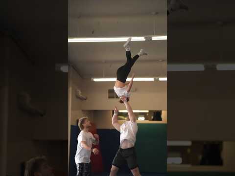 That was niceee @ConstantinStalzer #Shorts #Cheer #Stunt