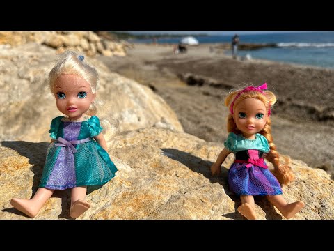 Elsa and Anna toddlers rescue eggs from the beach