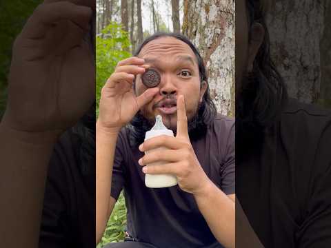 How to eat OREO biscuits 🌚 #campping #outdoors