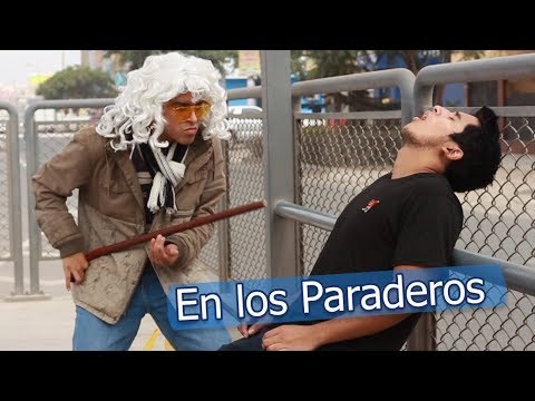 Personas en un Paradero
