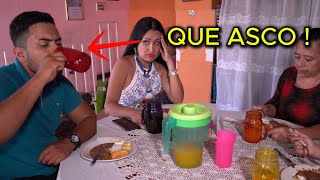 Millonaria Desprecia comida de familia P0bre y se quiere quedar con los ahorros de ellos