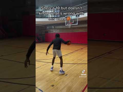She can’t be a 10 anymore 🤦🏽♂️ #basketball #trending #shorts #subscribe