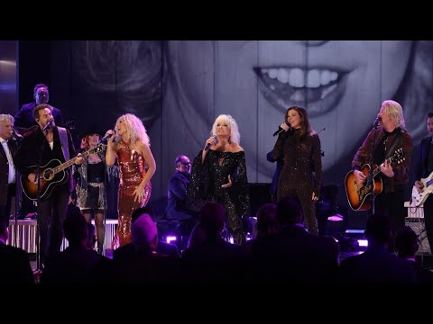 Tanya Tucker and Little Big Town Perform "DeltaDawn" LIVE - The CMA Awards