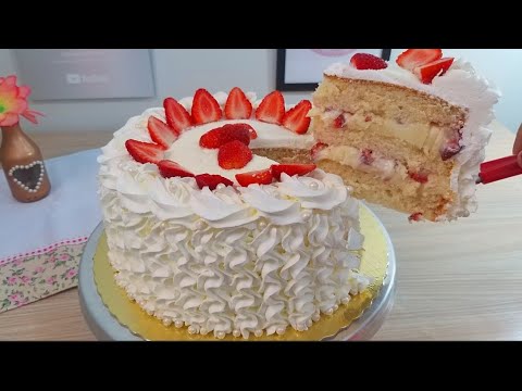 Bolo Moça Cremosa de Leite Ninho com Morangos