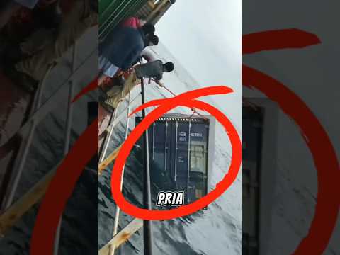 box container ditengah laut😱#shorts