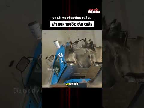 Xe tải 7.5 tấn cũng thành sắt vụn trước rào chắn