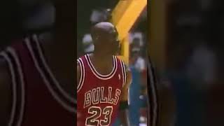 Michael Jordan dunks vs the Lakers #michaeljordan #chicagobulls #nbafinals #mj #shorts