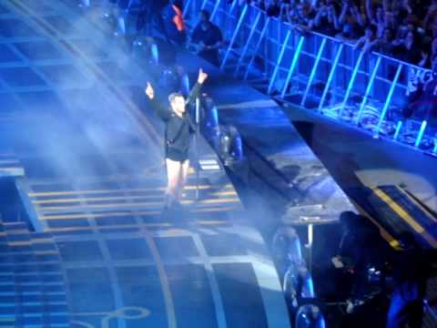 Progress Live 2011: Robbie Drops His Trousers At Cardiff (14 June)