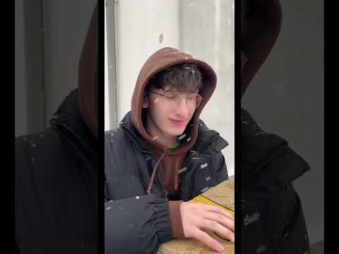Taky přejete poslíčkovi dobrou chuť?😆 #foryou #comedy #youtubeshorts #funny
