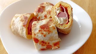 ROLLO DE HUEVO CON QUESO Y SALCHICHA