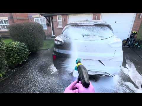 Ford Puma ST Gets a Good Satisfying ASMR Style Snowfoam