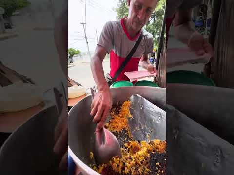 Comiendo en las calles por 3000 pesos