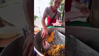 Comiendo en las calles por 3000 pesos