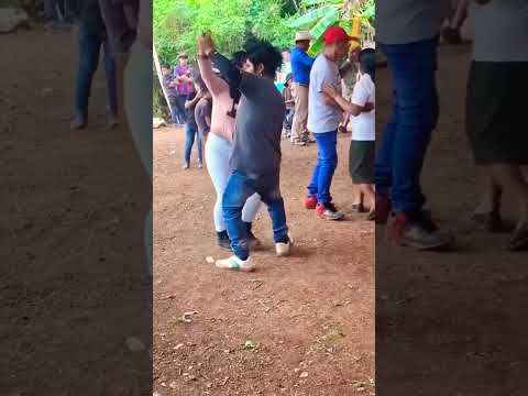 Rockero pero bailador 🤭🎶 #shorts #shortsfeed #musica #baile #tierracali #music