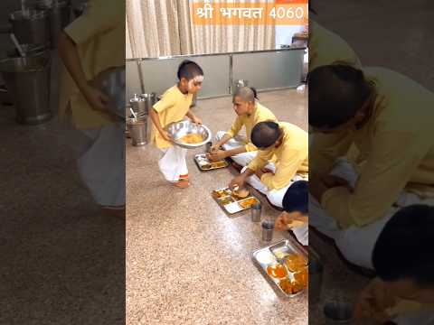 आपने हाथों से सबको प्रसाद खिलाए भागवत प्रभु ❤️ vishnupriya Avi Ji |#bhajan#viralvideo#shortvideo