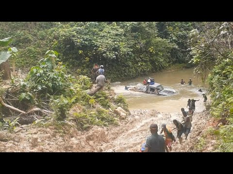 Toyota Land Cruiser 70 Series Fails To Cross River - 4x4 Mud Route and Deep River Crossing