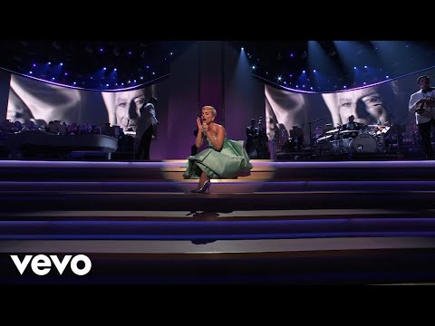 Lady Gaga - Love For Sale/Do I Love You [64th GRAMMY Awards Performance]