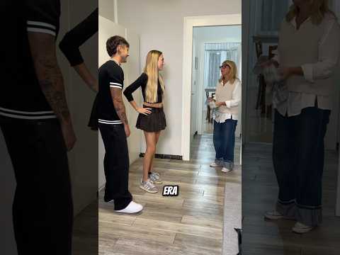 DICO ALLA MIA RAGAZZA CHE NON PUÒ VESTIRSI COSÌ PER VEDERE LA REAZIONE DI MIA MADRE 😡 #shorts
