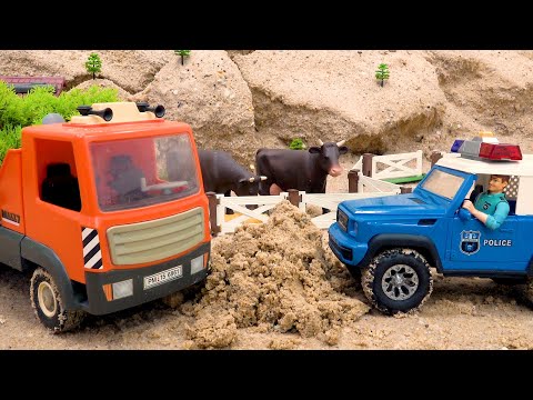 Historia divertida con coche de policía, camión