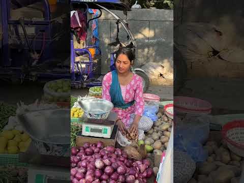 Sabji Wali Ki Maddad #shortsvideo #shorts #viralvideo