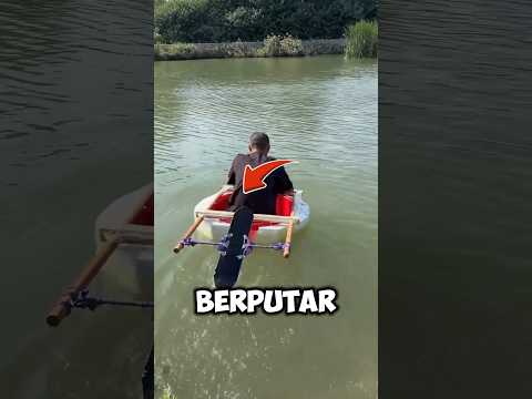 Demi Orang Tua Sakit, Ia Nekat Seberangi Sungai dengan Perahu Rakitan ⁉️🥰#shorts
