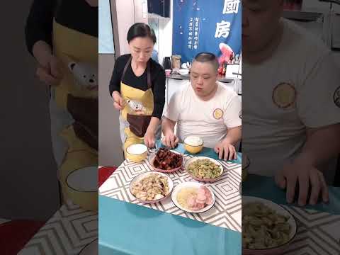 I suspect my foolish husband is sneaking snacks, but I have no proof! #Funny #CoupleComedy #Mukbang