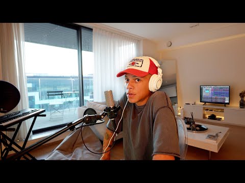 they actually put me inside of FL Studio...