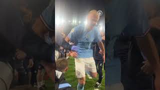 Guard of honor for the premier league record breaker!