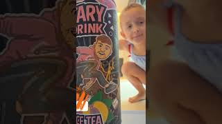 ARIANKA CHCE TARY DRINK!